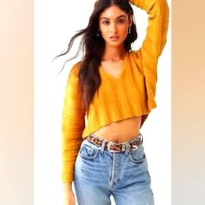 Forever 21 yellowCropped sweater size S